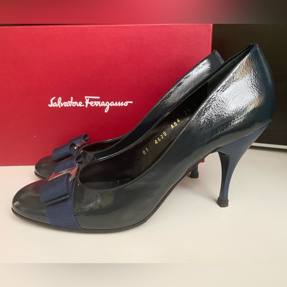 Salvatore Ferragamo Navy Blue Carla Classic Patent Bow Heel Pump Shoes 7.5 8cm - Picture 2 of 8